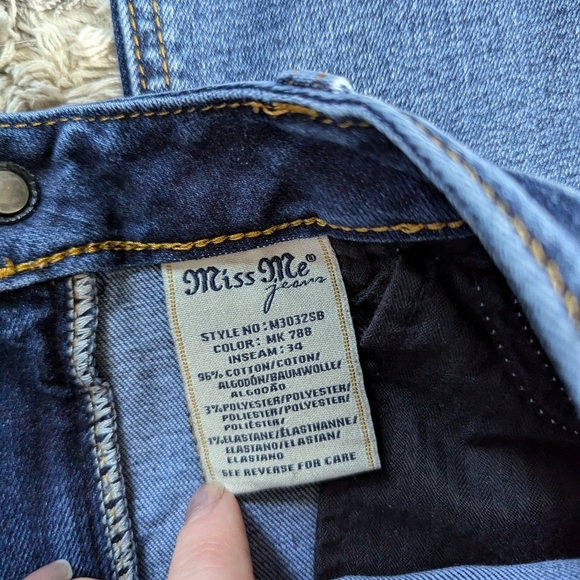 Miss Me Slim Boot Cut Embellished Rear Pocket Size Women's 28" Denim Jean - Picture 4 of 8